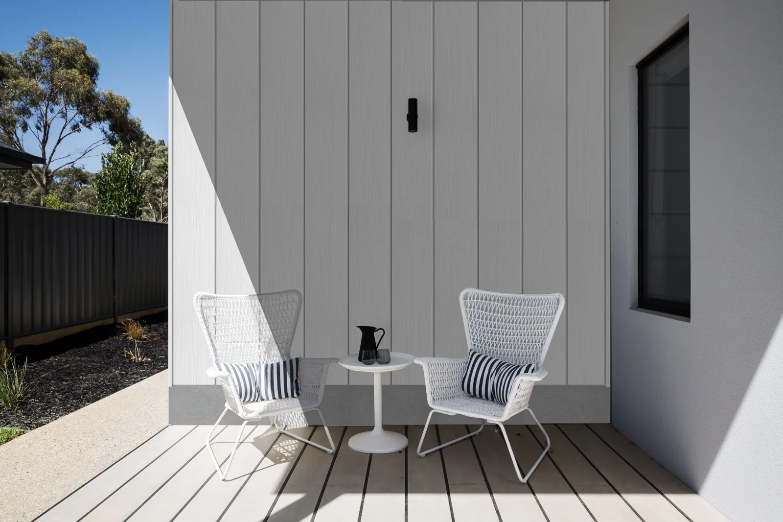 Fortex Clic vertical white cladding wall in a bright outdoor setting